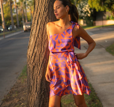 Conjunto de falda corta naranja/violeta animal