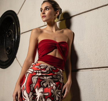 Top rojo oscuro sin tirantes